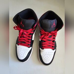 Jordan Men's Black, Red, and White Sneakers Sz 9